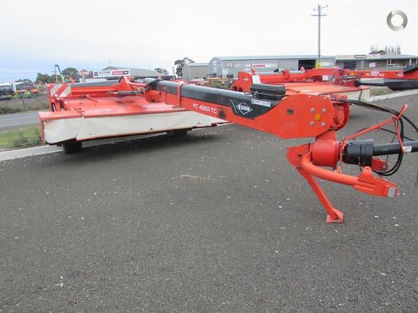 Photo 4. Kuhn FC 4060 mower conditioner