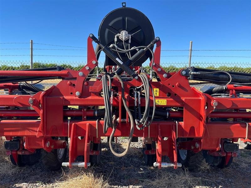 Photo 3. Case IH 2130 early riser stack fold planter