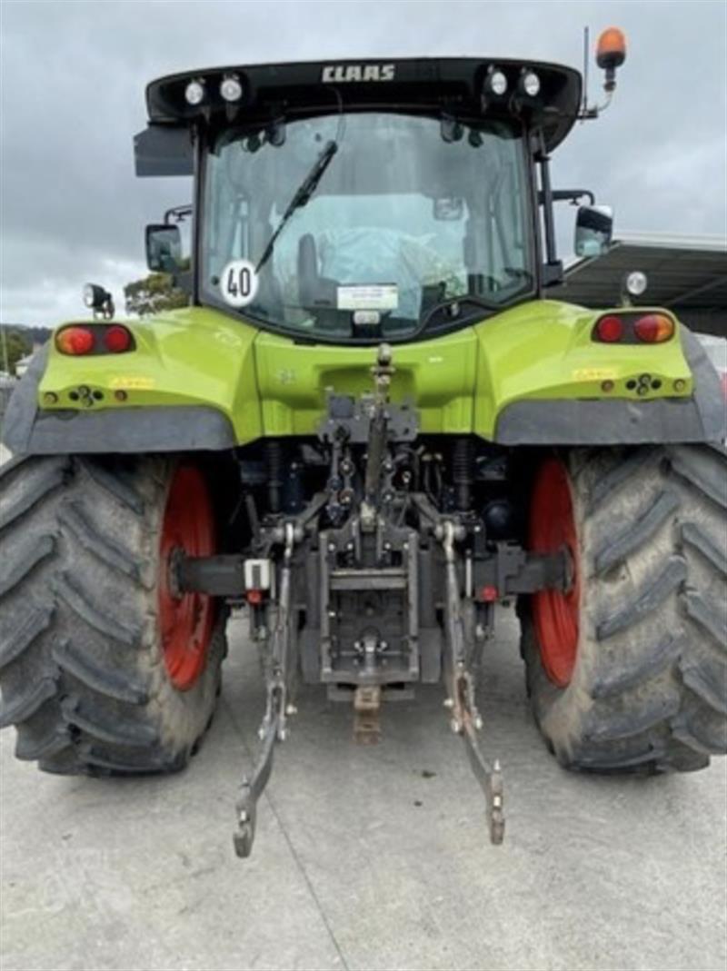 Photo 3. Claas Arion 530 tractor