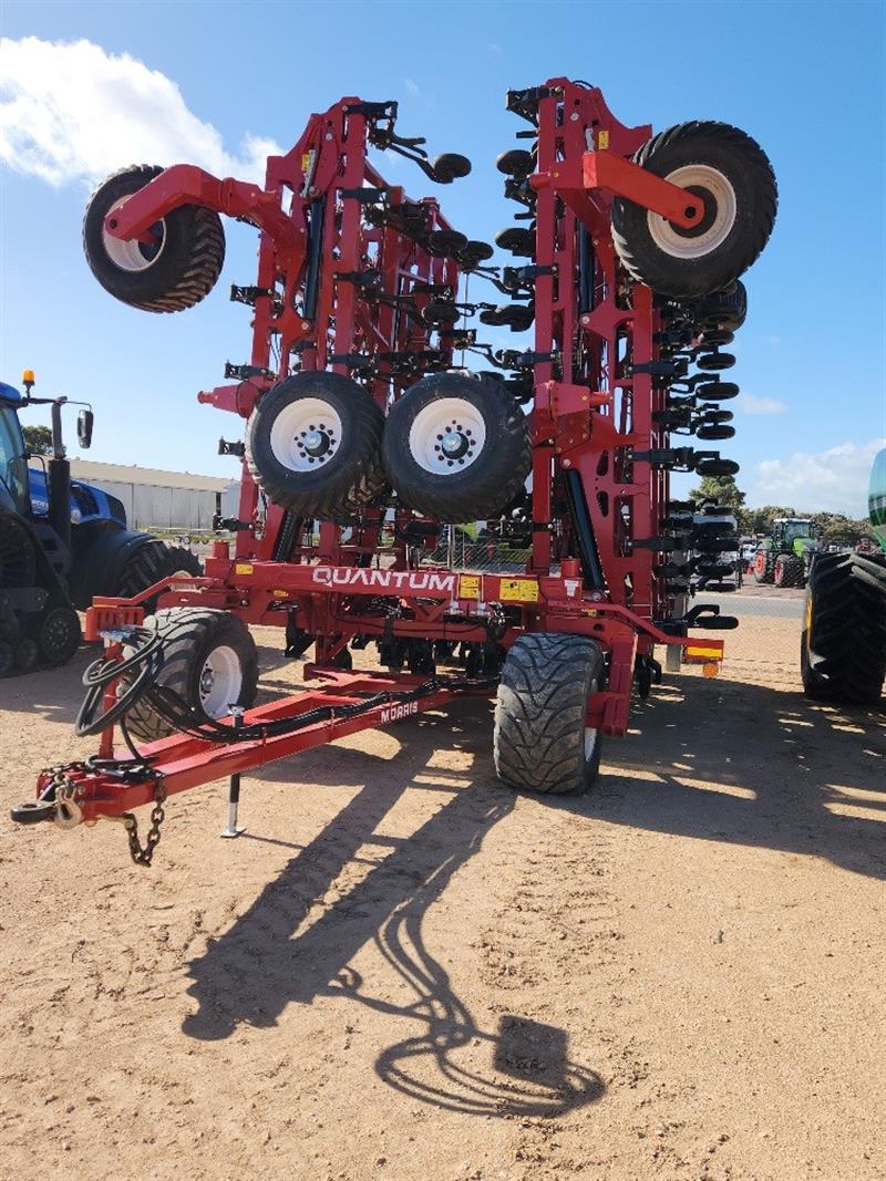 Photo 3. Morris Quantum 21m Cultivator