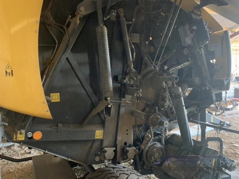 Photo 3. New Holland Roll-Belt 150 Round Baler