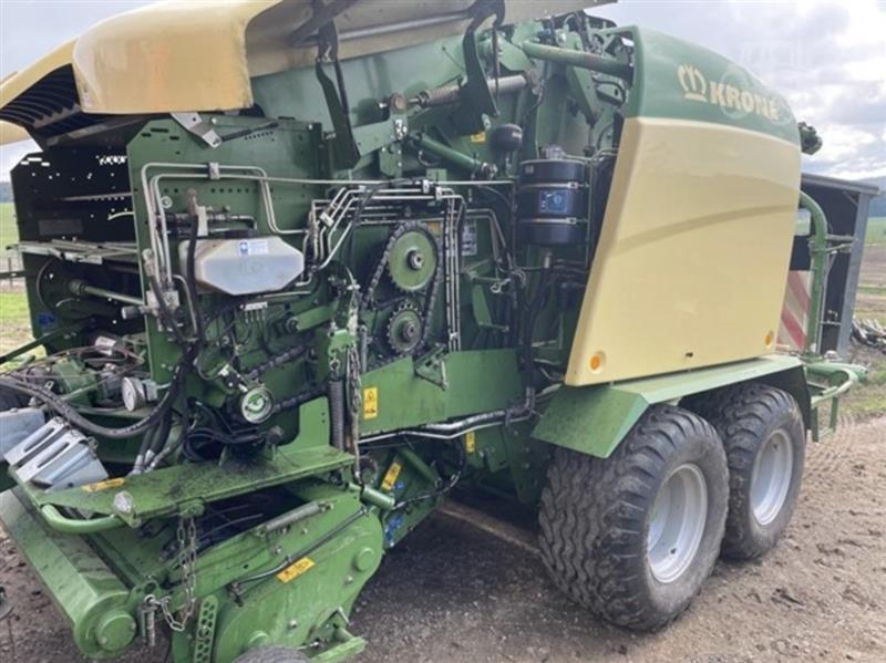 Photo 3. Krone Comprima CV150XC round baler