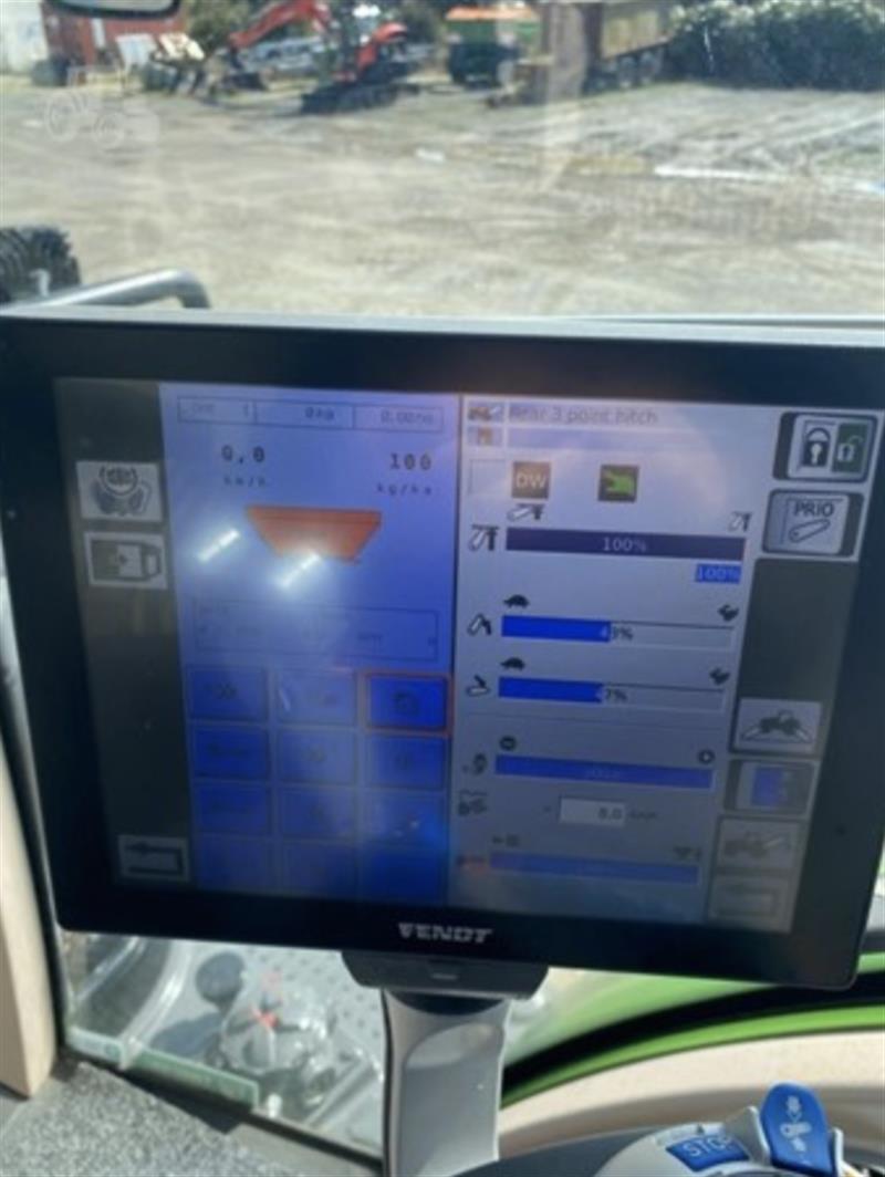 Photo 3. Fendt 824 Vario tractor
