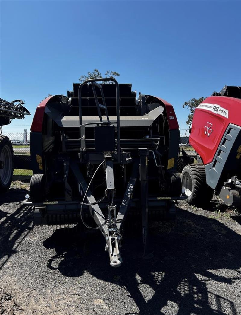 Photo 3. Massey Ferguson RB 4160V round baler