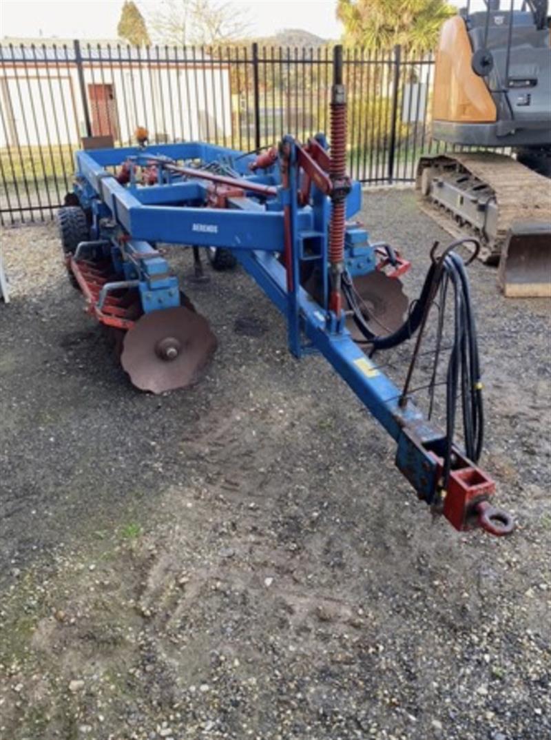 Photo 3. John Berends TH100 cultivator