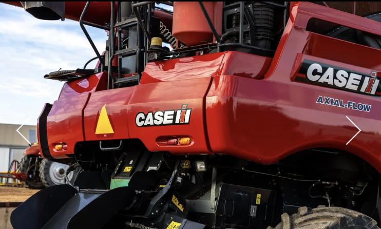 Photo 3. Case IH 9240 & Macdon FD75 combine harvester