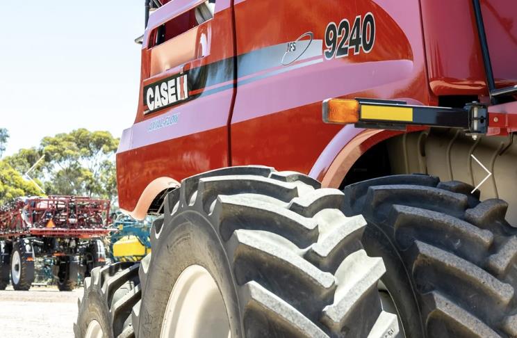 Photo 3. Case IH 9240 combine harvester
