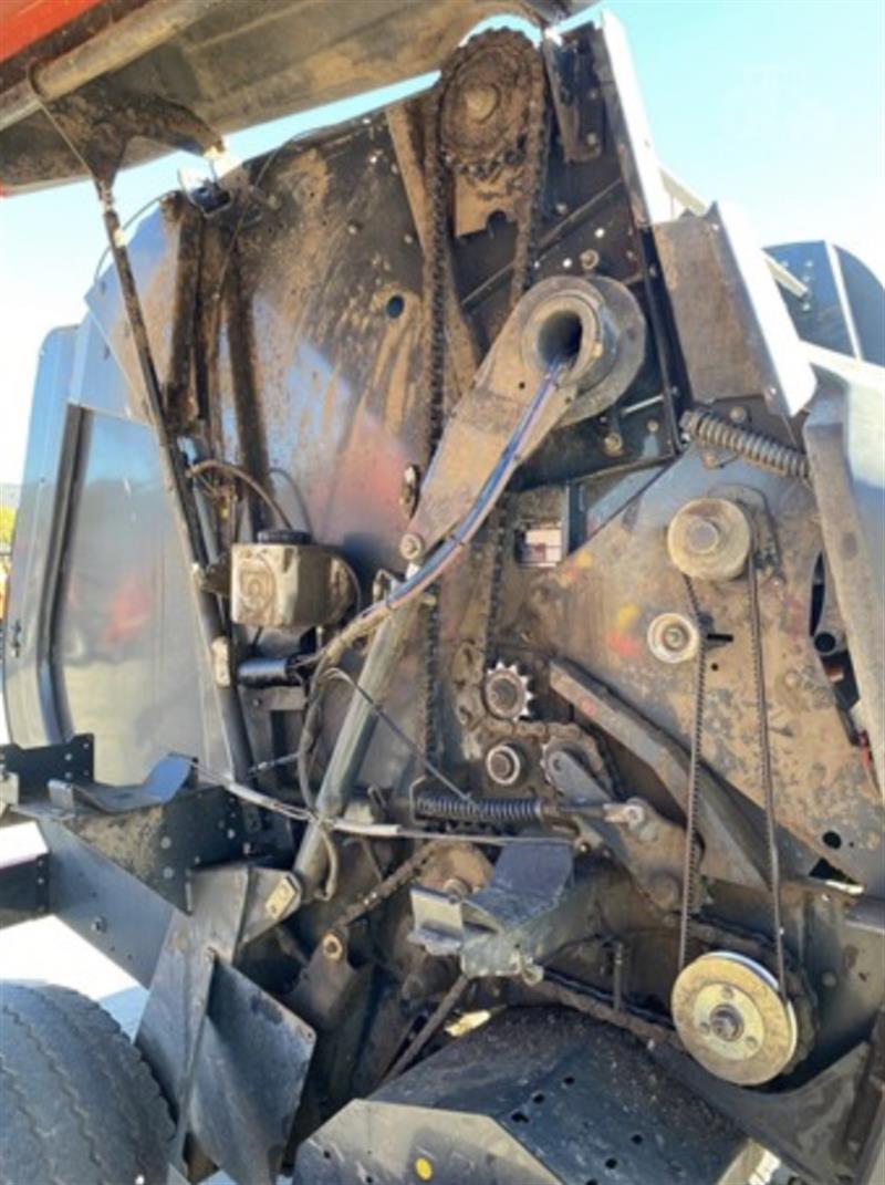 Photo 3. Kuhn VB2160 round baler