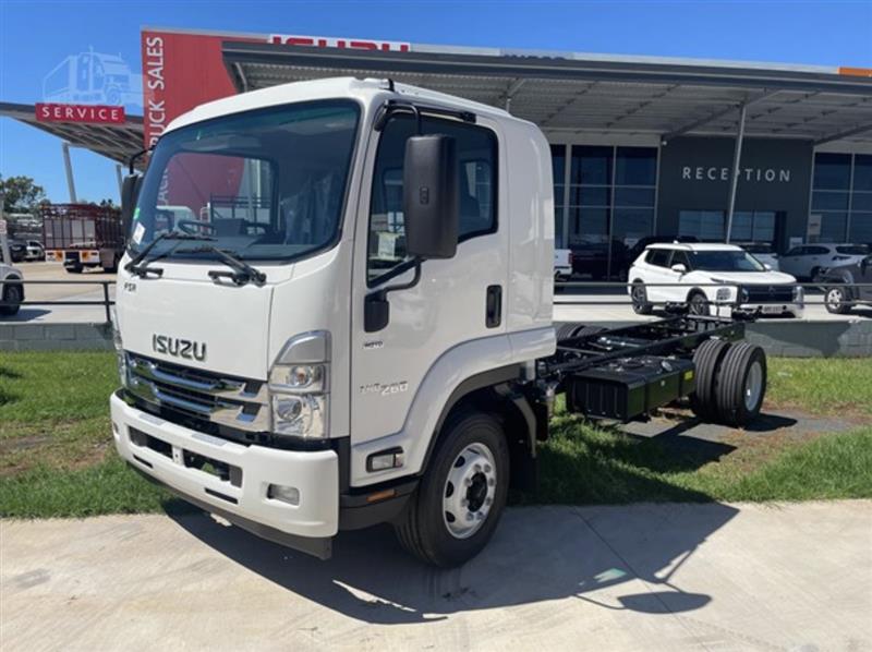 Photo 3. Isuzu FSR 140-260 truck