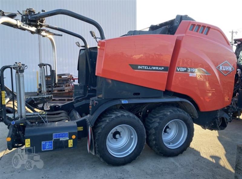 Photo 3. Kuhn VBP3195 round baler