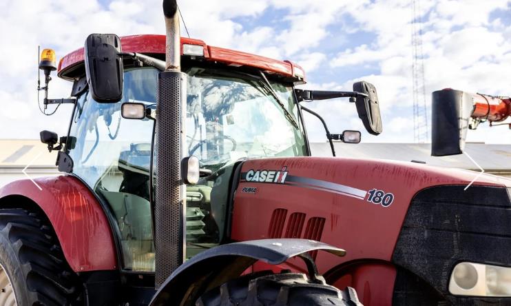 Photo 3. Case IH Puma 180 tractor