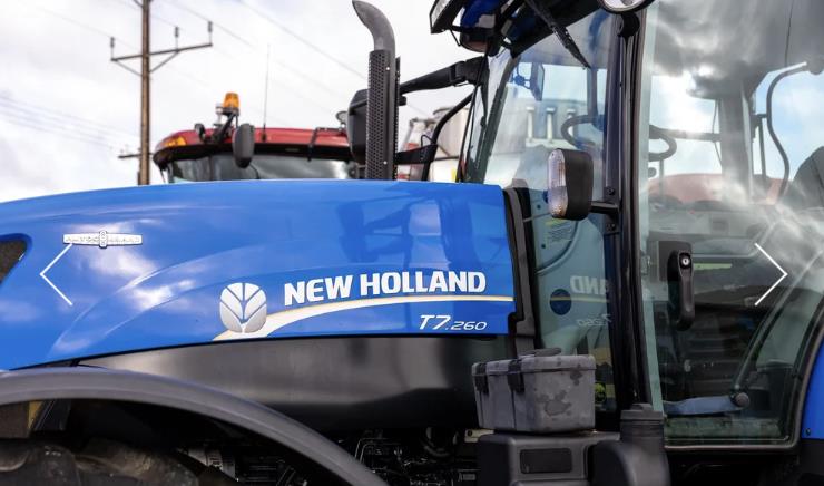 Photo 3. New Holland T7.260 tractor
