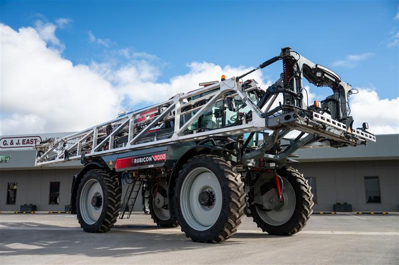 Photo 3. Hardi Rubicon 9000 Boom Sprayer