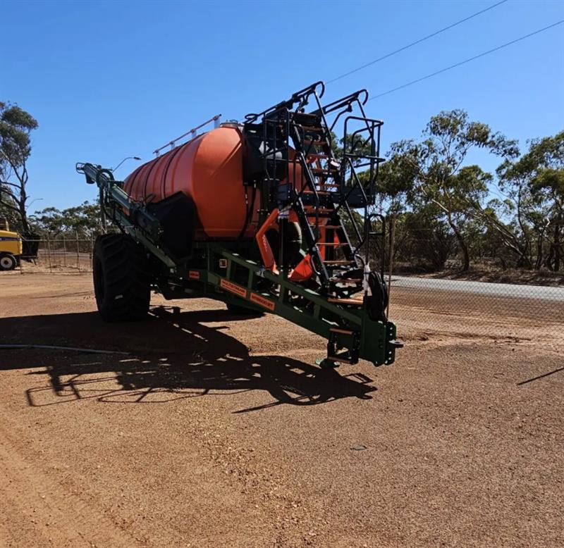 Photo 3. Ausplow M18000 boomsprayer