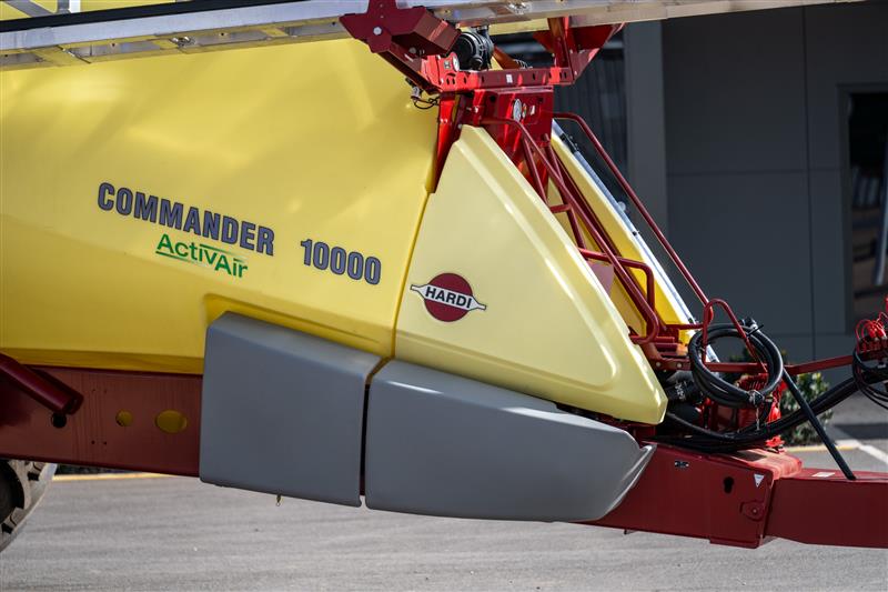 Photo 3. Hardi Commander 10000L Boom Spray