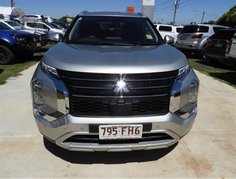 Photo 2. Mitsubishi outlander suv