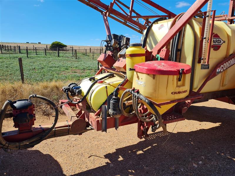 Photo 3. Hardi 4228 Commander Boom Sprayer
