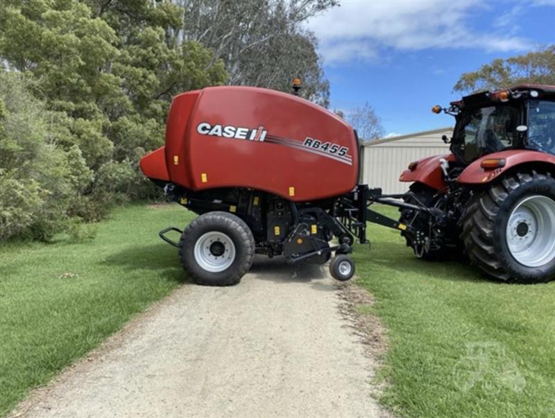Photo 3. Case IH RB455 round baler