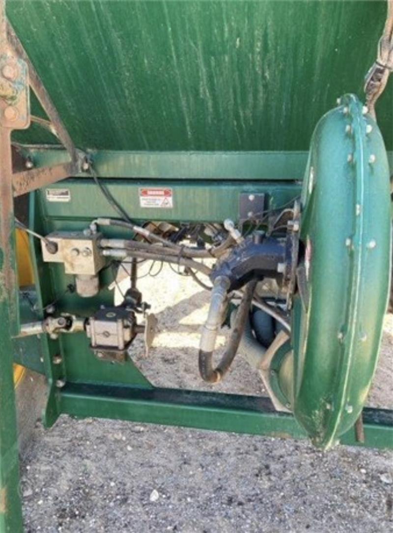 Photo 3. Simplicity 12000TQ2 airseeder