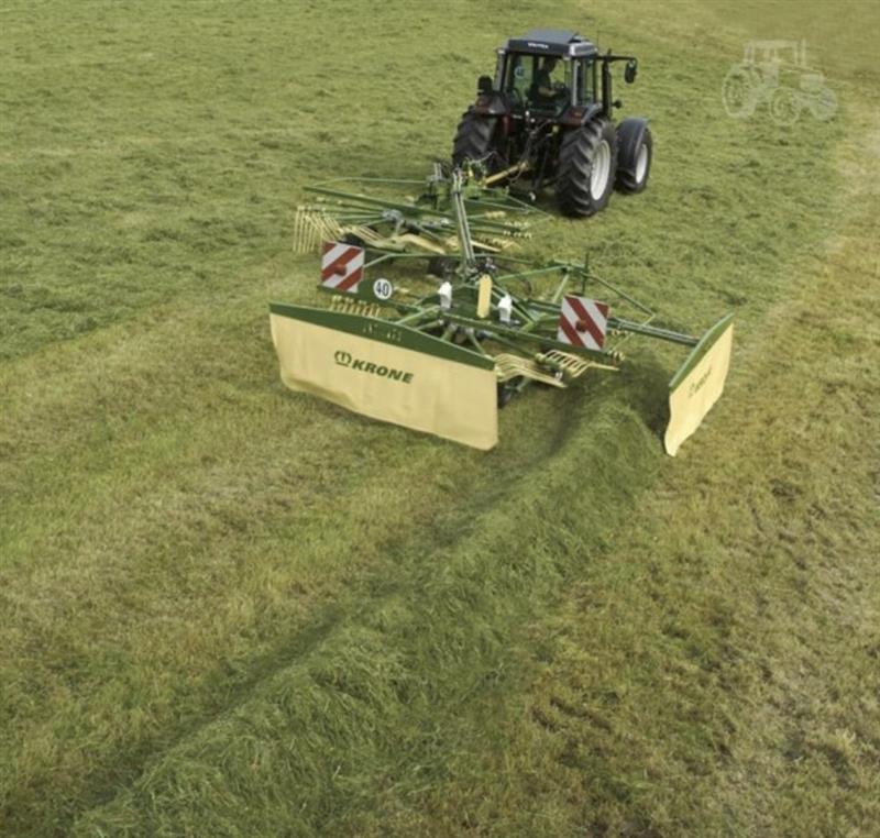 Photo 3. Krone Swadro 710/26T rake