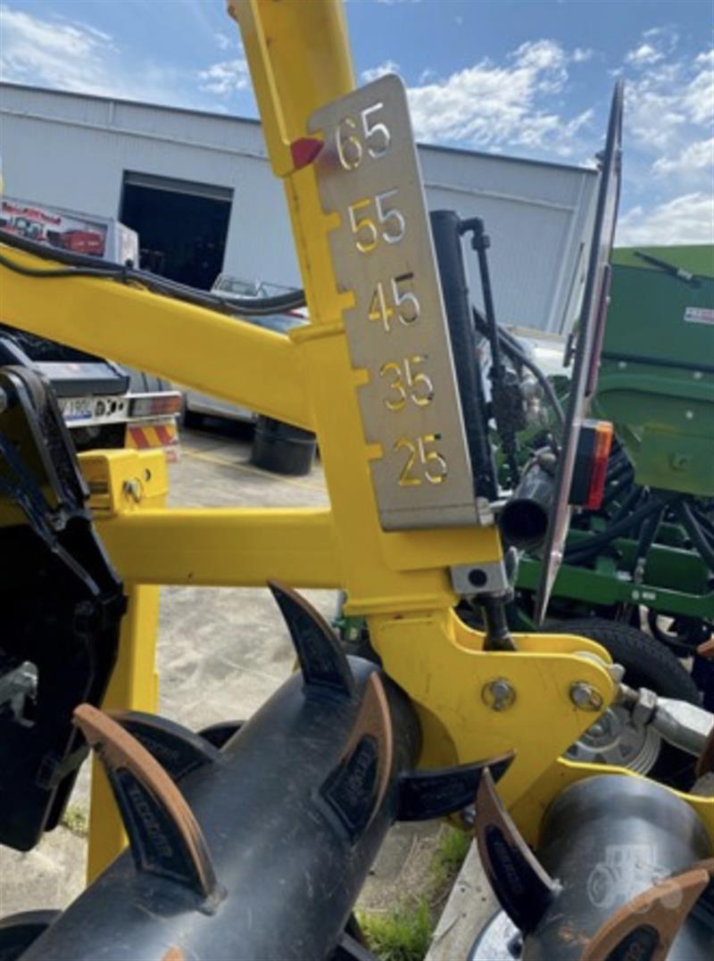 Photo 3. Bednar Terraland TN 3000H D7R plough