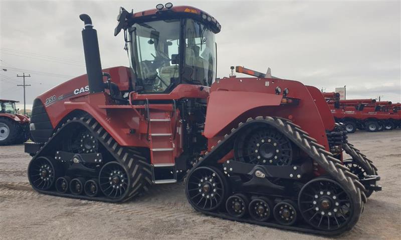 Photo 3. Case IH Steiger 550 track tractor