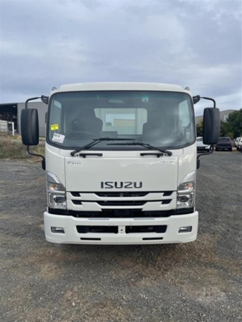 Photo 3. Isuzu FRR 110-240 truck
