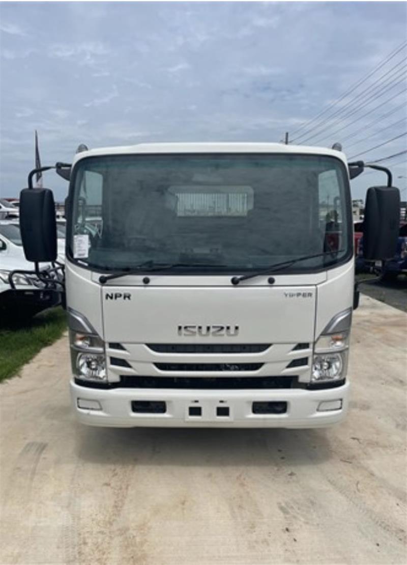 Photo 3. Isuzu NPR75-190 truck