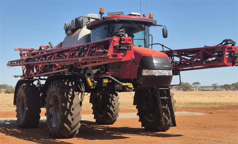 Photo 3. Case IH Patriot 4430 self propelled sprayer