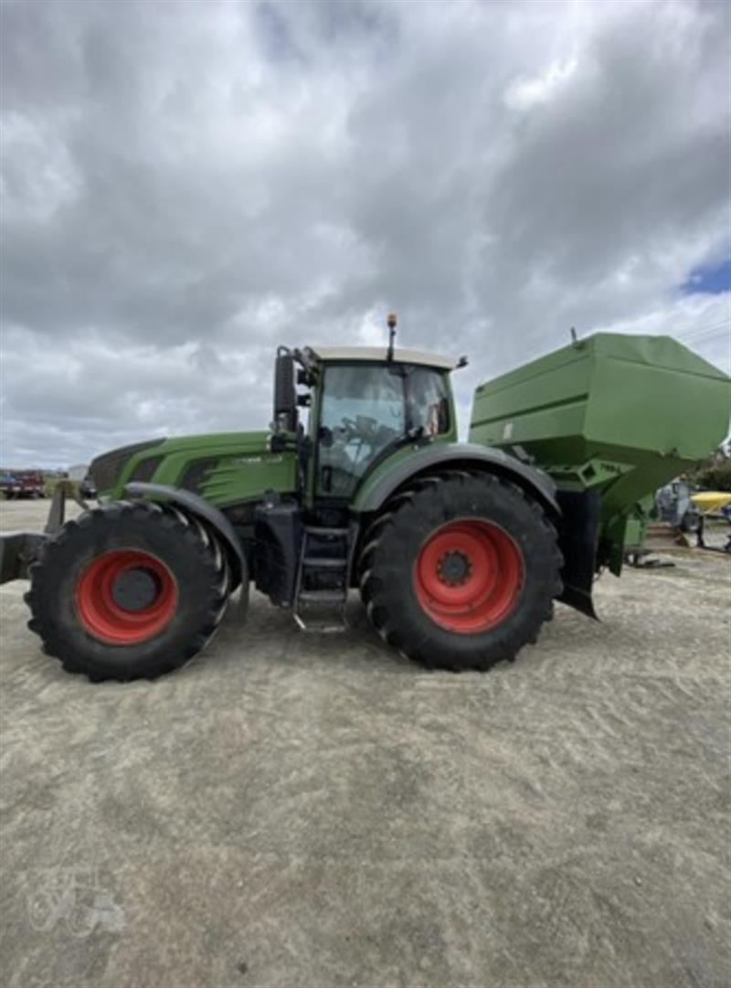 Photo 3. Fendt 930 Vario tractor