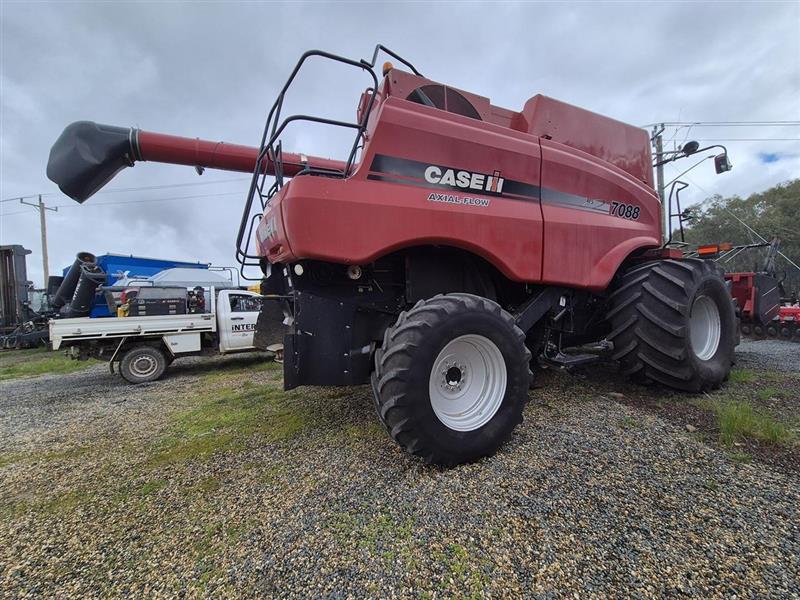Photo 3. 2009 CASE IH 7088 