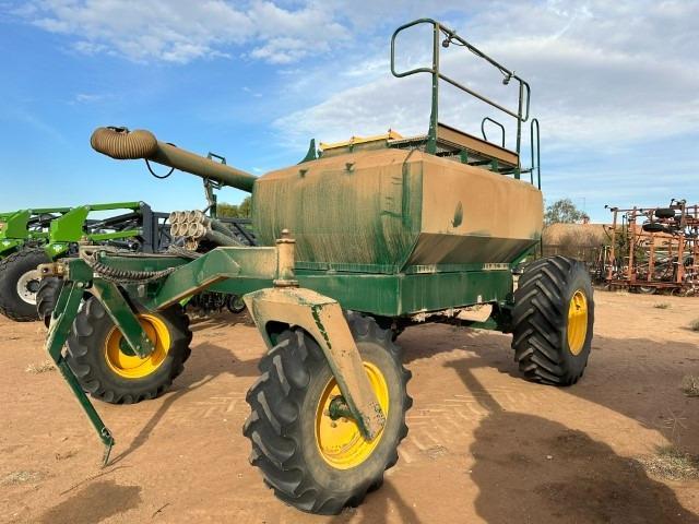 Photo 3. Simplicity9000 TQ2 Air Seeder Cart