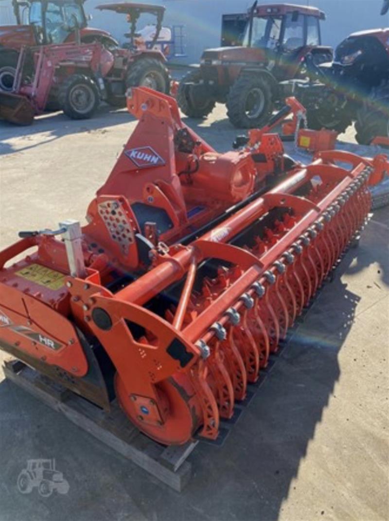 Photo 3. Kuhn HR3030 cultivator