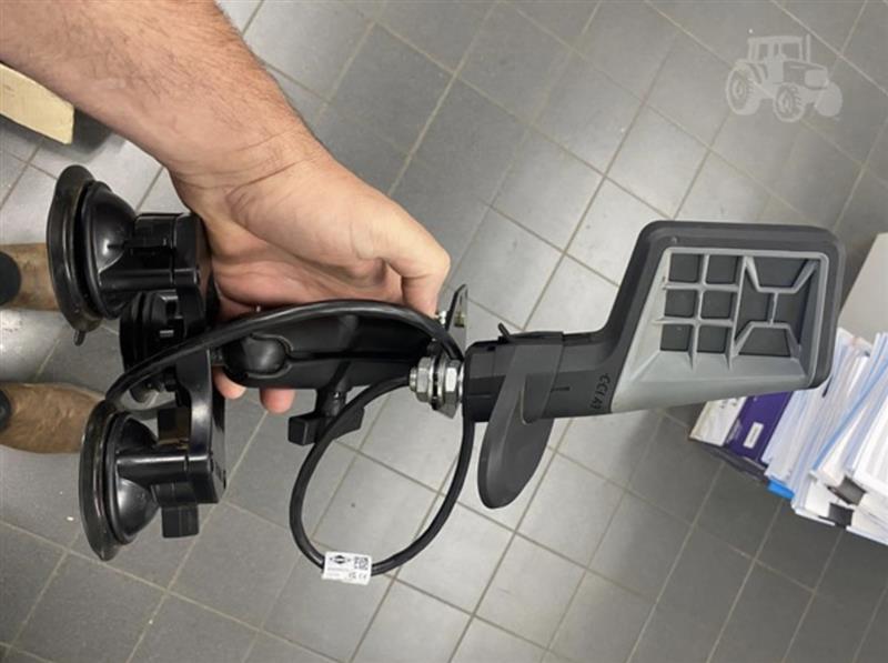 Photo 3. Kuhn Deltis 1502 boom sprayer