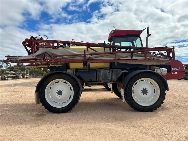 Photo 3. Hardi Alpha 4100 Boom Sprayer