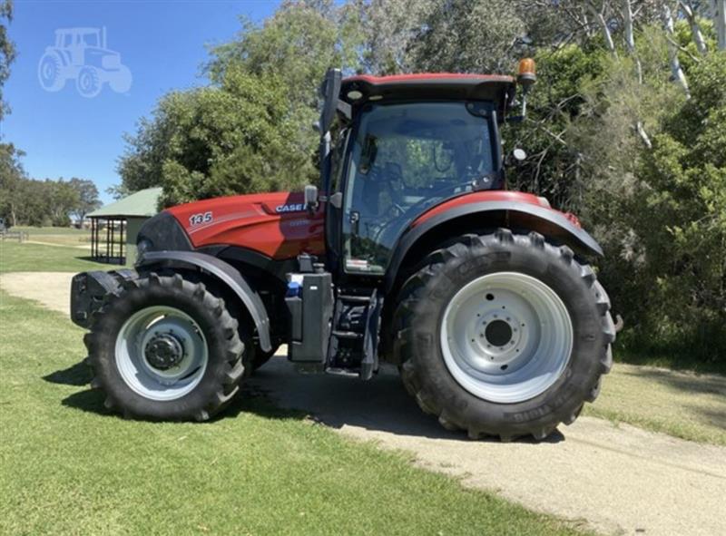 Photo 3. Case IH Maxxum 135 tractor
