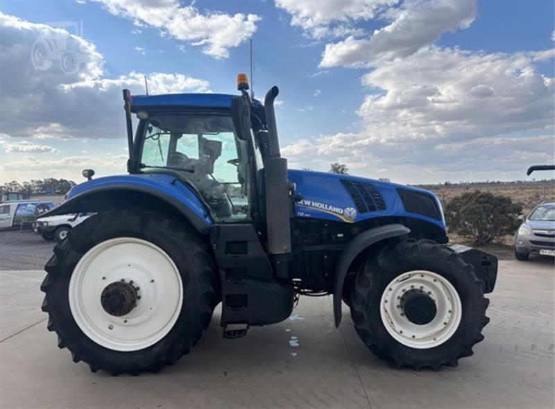 Photo 3. New Holland T8.380 tractor