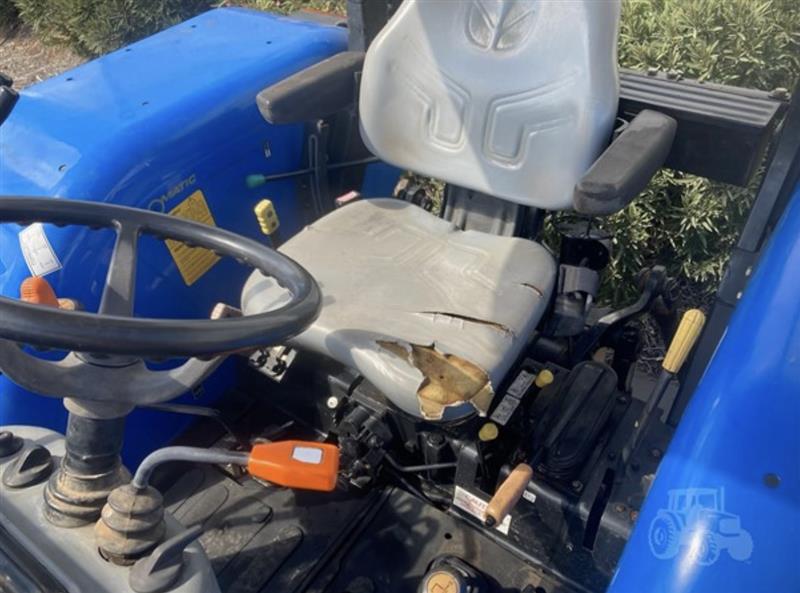 Photo 3. New Holland TT4.75 tractor