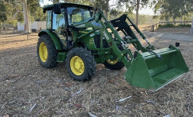Photo 3. John Deere 5075E tractor