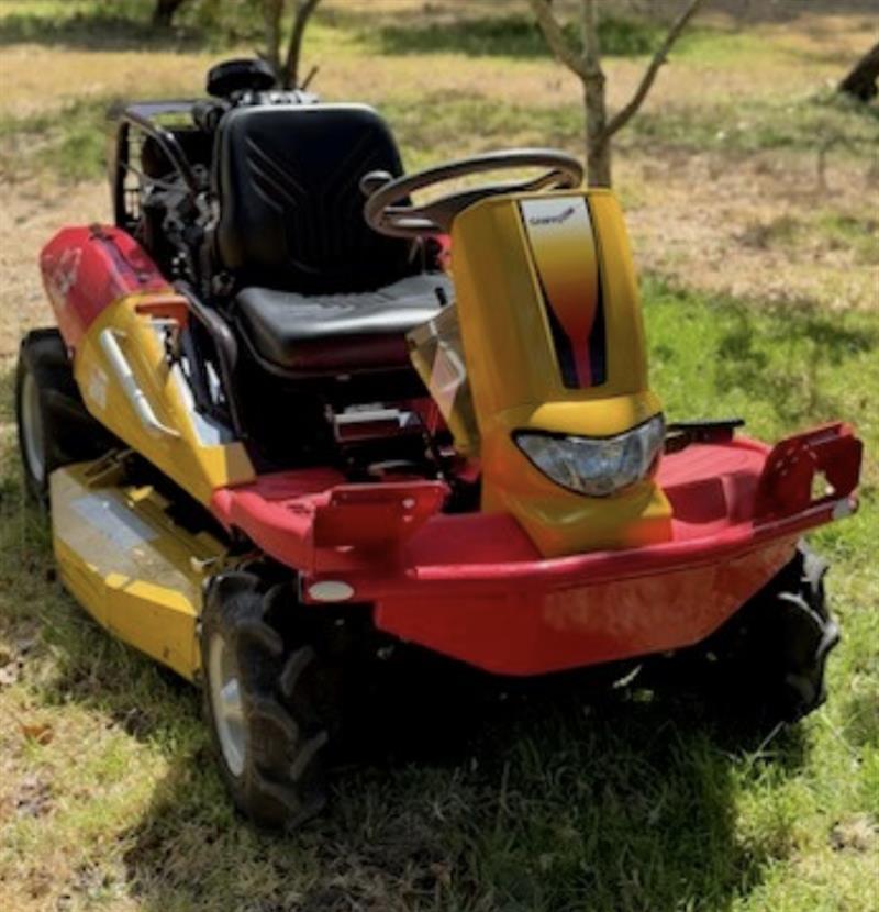 Photo 3. Razorback CMX2302 ride on mower