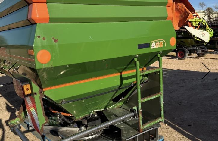 Photo 3. Amazone 3P linkage spreader