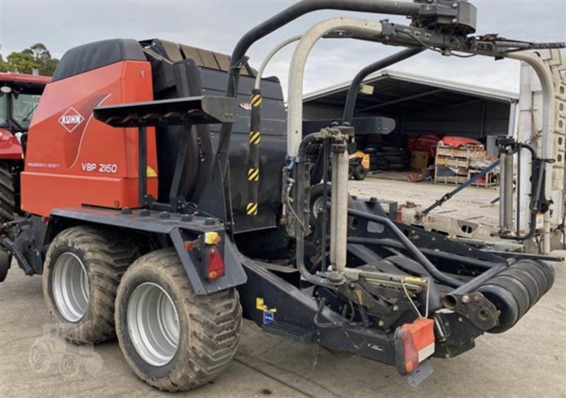 Photo 3. Kuhn VBP2160 round baler