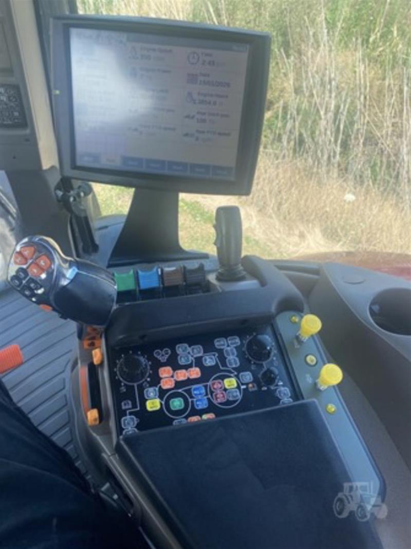 Photo 3. Case IH Puma 165 tractor