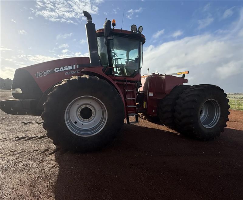 Photo 3. Case IH Steiger 600 tractor