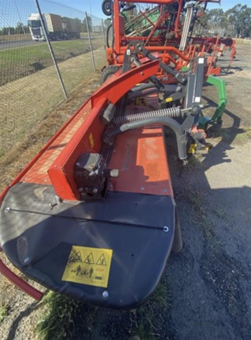 Photo 3. Vicon Extra 332F mower