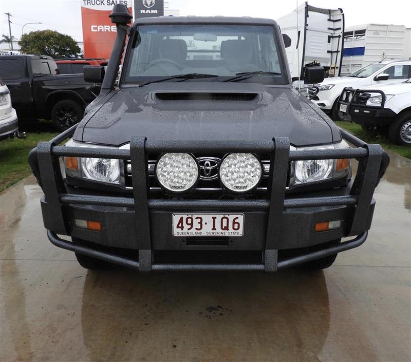 Photo 3. Toyota Landcruiser GXL VDJ79R 4x4 rual range ute