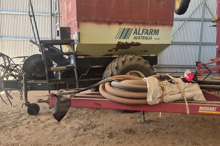 Photo 3. Bougault 8800 bar & alfarm 8 tonne box airseeder