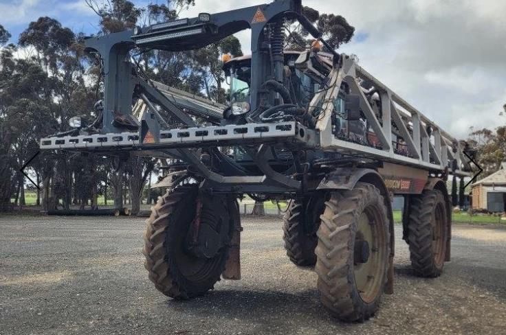 Photo 3. Hardi Rubicon 9048 self propelled sprayer