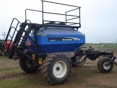 Photo 4. New Holland SC180 Air Seeder Cart