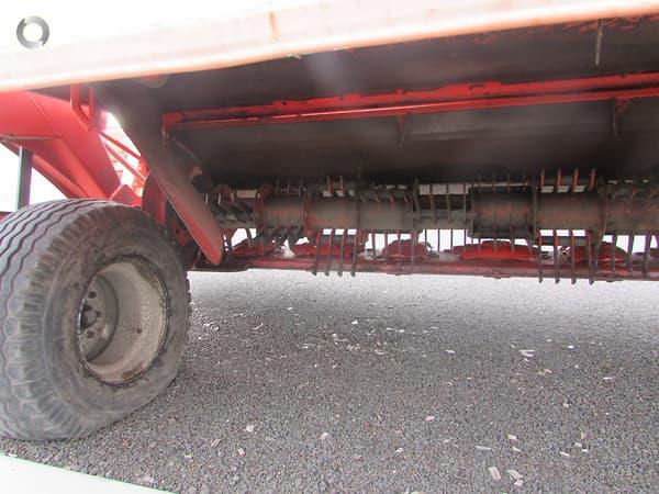Photo 3. Kuhn FC 4060 mower conditioner